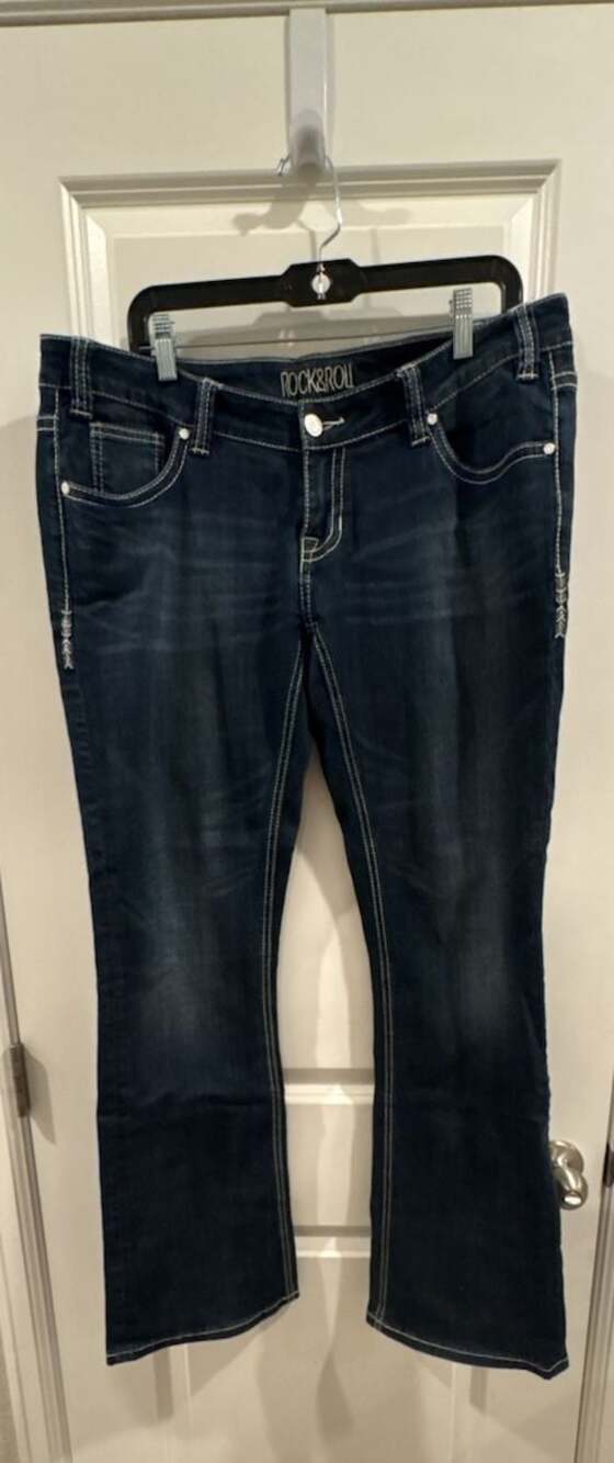 Rock & Roll Cowgirl Rival Low Rise Bootcut Jeans Size 34x34